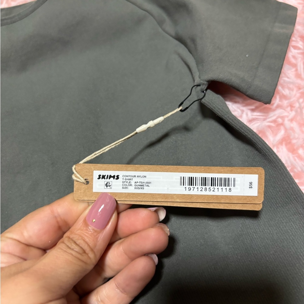 SKIMS CONTOUR NYLON T-SHIRT NWT - Picture 3 of 3